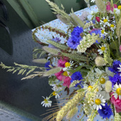 Strauss mit Frühsommerblumen