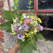 Strauss mit Frühsommerblumen